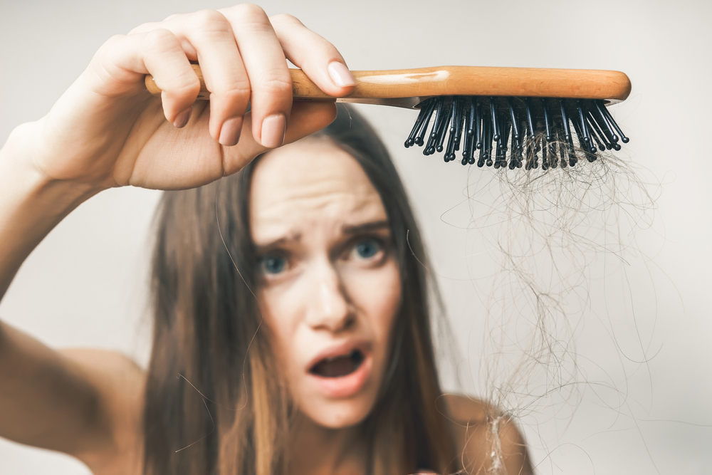 Haarverlust – Ursachen. Wie können Sie dem Ausfall der Haare vorbeugen und die Frisur verdichten?