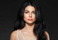 Haare mit normaler Porosität – alles, was Sie über die Pflege der normal porösen Haare wissen sollen