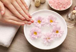 Die besten Hausmittel gegen brüchige Nägel und trockene Nagelhaut