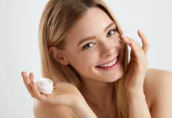 Augencreme – lernen Sie ihre Inhaltsstoffe kennen, die Wunder wirken