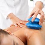 Vakuum-Massage mit Silikon-Cups, also Massage gegen Cellulite – Anleitung